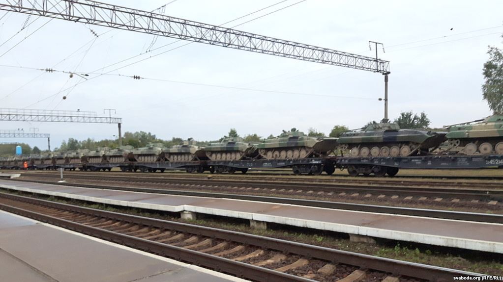 Росія виводить війська і танки з Білорусі