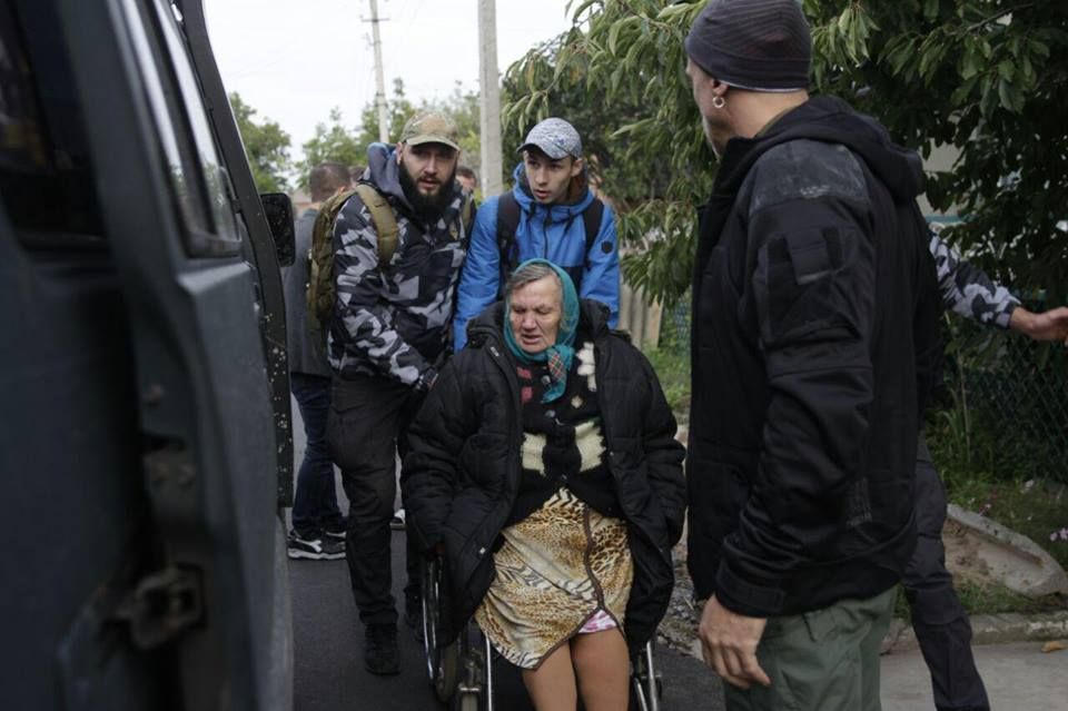 Вибухи в Калинівці: як волонтери допомагали вивозити нажаханих людей із зони ураження
