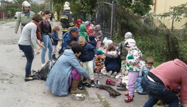 У Львові евакуювали дітей з садка під час пожежі (фото)