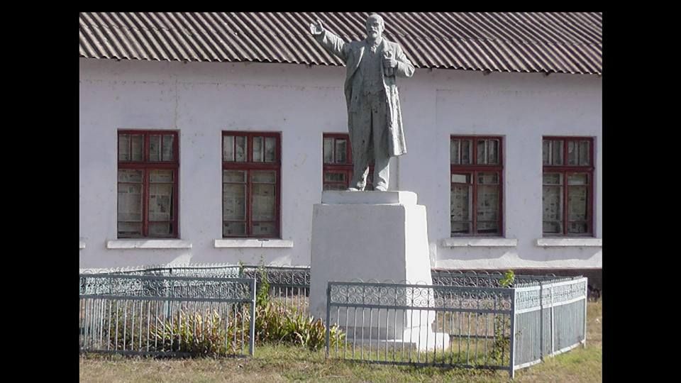 Інститут нацпам’яті просить правоохоронців розібратися із ремонтом пам’ятників Леніну на Одещині