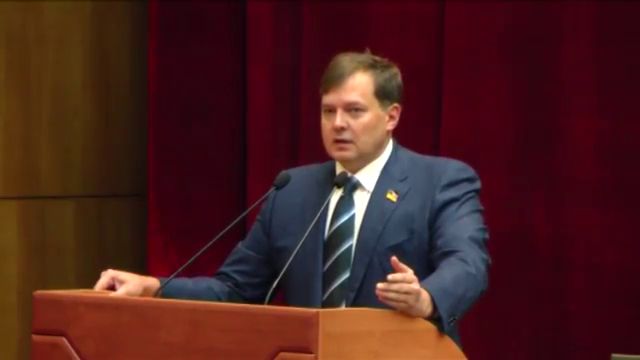 Депутату від Опозиційного блоку вимкнули мікрофон через виступ російською у Верховній Раді