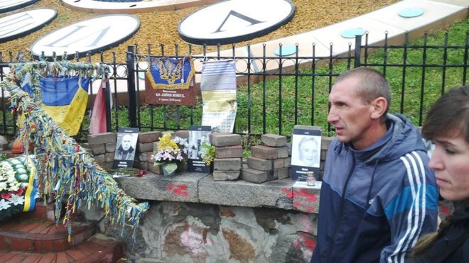 Луганчанин пояснив навіщо розбив монумент Небесної Сотні (відео)