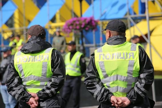 В Україні переводять поліцію на посилений режим