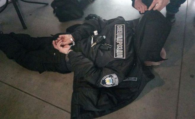 У Києві затримали росіянина у формі Нацполіції з гранатами