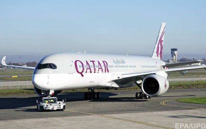 Подружжя на борту Qatar Airways влаштувало бійку, через яку посадили літак на півдорозі