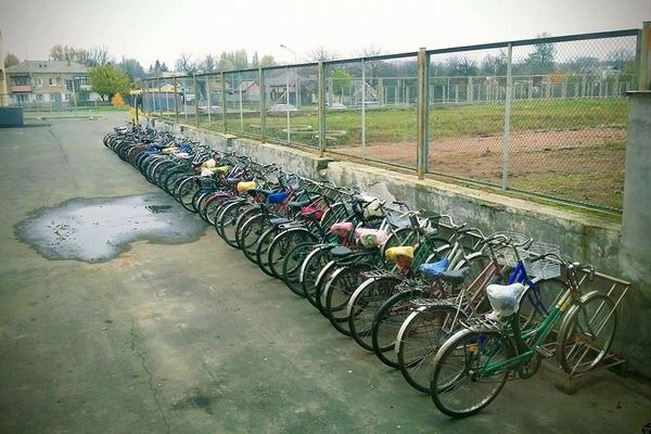 У Драбові масово пересіли на велосипеди учні та вчителі