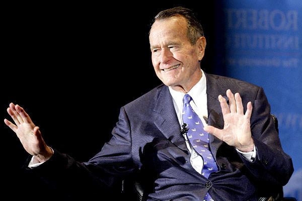 Амеркинка звинувачує в сексуальних домаганнях екс-президента США Джорджа Буша-старшого