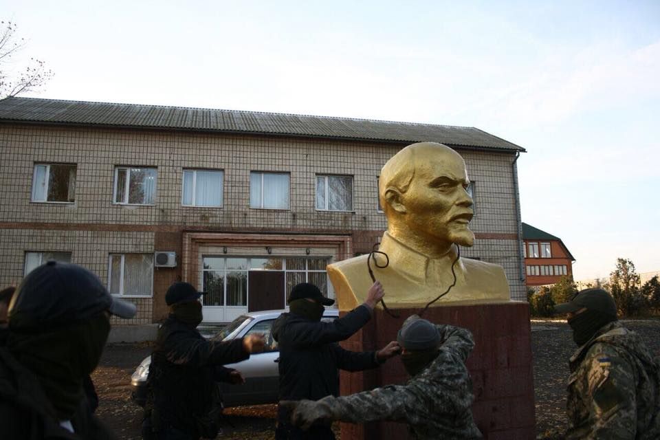 На Одещині повалили пам’ятник Леніну