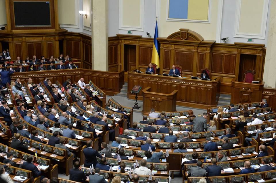 Депутати проголосували за призначення вихідного 25 грудня замість 2 травня