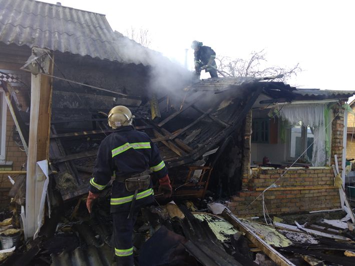 У Жашківському районі вибухнув будинок: господарі у лікарні