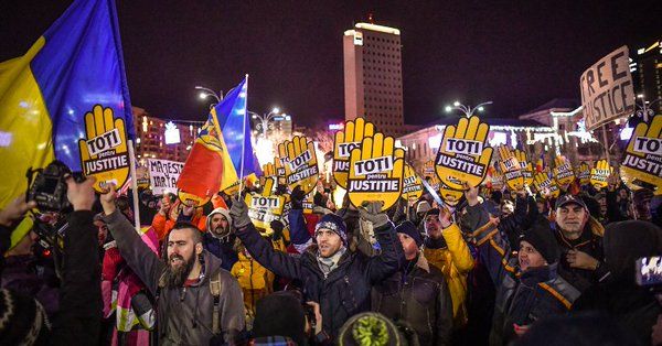 У Румунії понад 10 тисяч осіб протестували проти обмеження прав антикорупційних органів