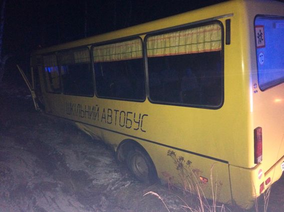 На Житомирщині автобус із дітьми зіткнувся із BMW: водій авто загинув