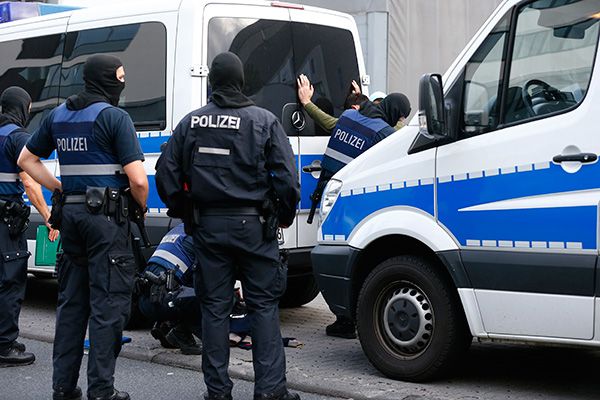 В Берліні поліція поліція провела масштабну операцію проти прибічників ІДІЛ