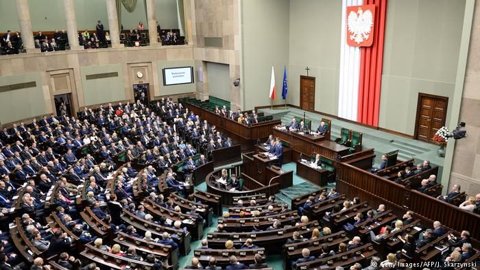 У Польщі прийняли скандальну судову реформу попри протести