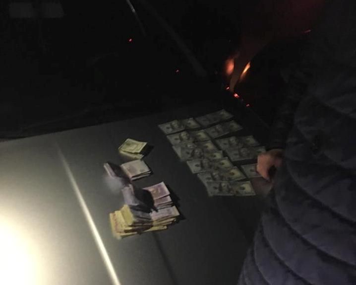 У Чернівецькій області затримали на хабарі прокурора, який пообіцяв за $3000 «відмазати» звинуваченого