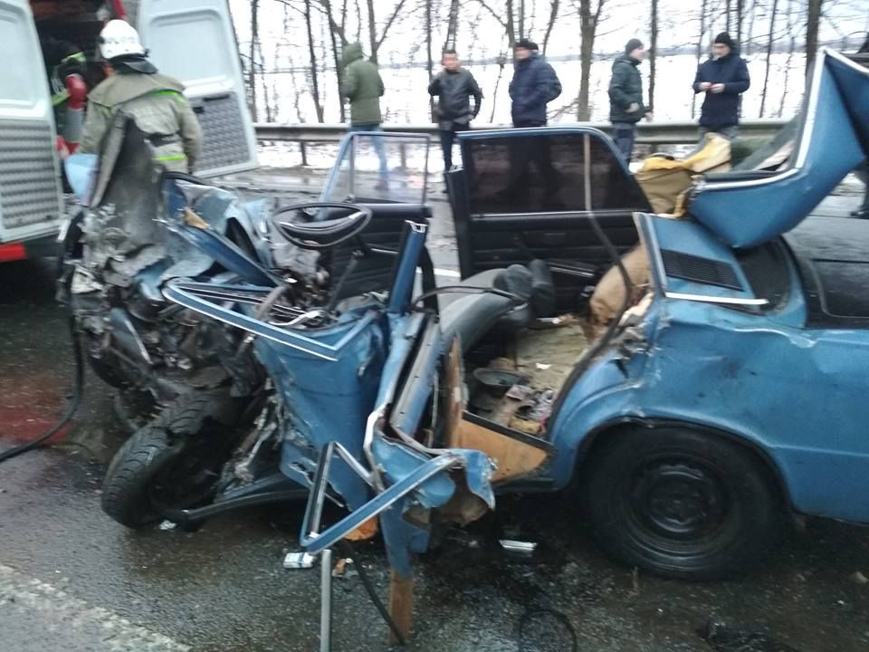 На Львівщині 5 людей постраждали внаслідок зіткнення автобуса і автомобіля