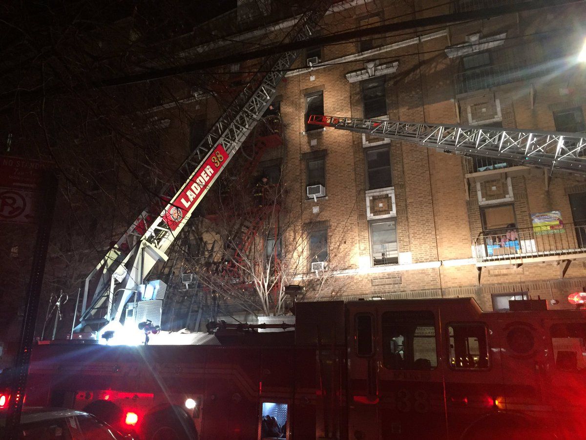 У Нью-Йорку під час пожежі в будинку загинули 12 осіб