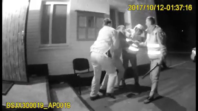 В Запорізькій області поліцейських звинуватили у катуванні затриманого (відео)