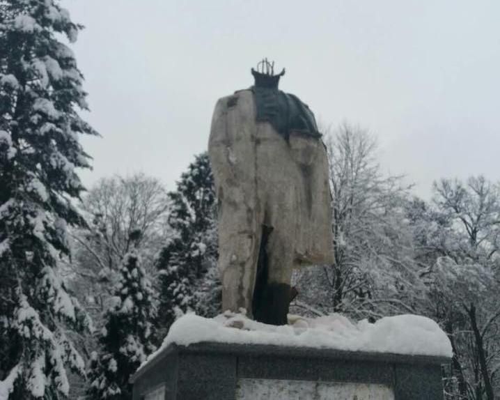 У Стрию відірвали голову пам’ятнику Тарасу Шевченку