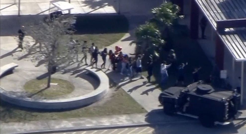 У Флориді колишній учень влаштував стрілянину у школі: загинуло 17 людей (відео)