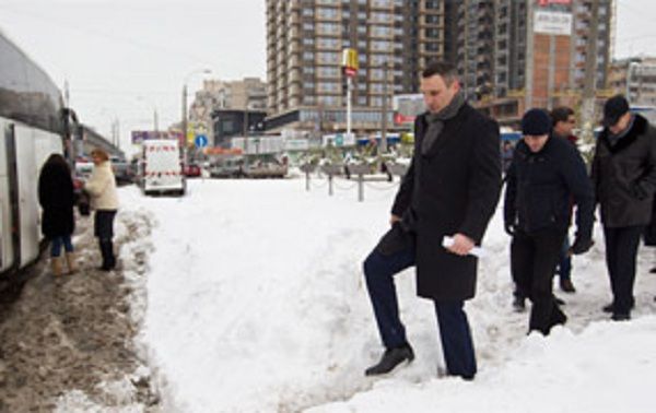У Києві в понеділок можуть зробити вихідний через снігопад