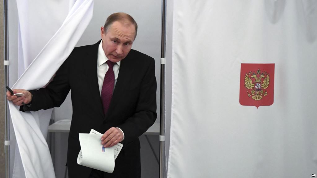 Володимир Путін вчетверте отримує пост президента Росії з рекордним результатом