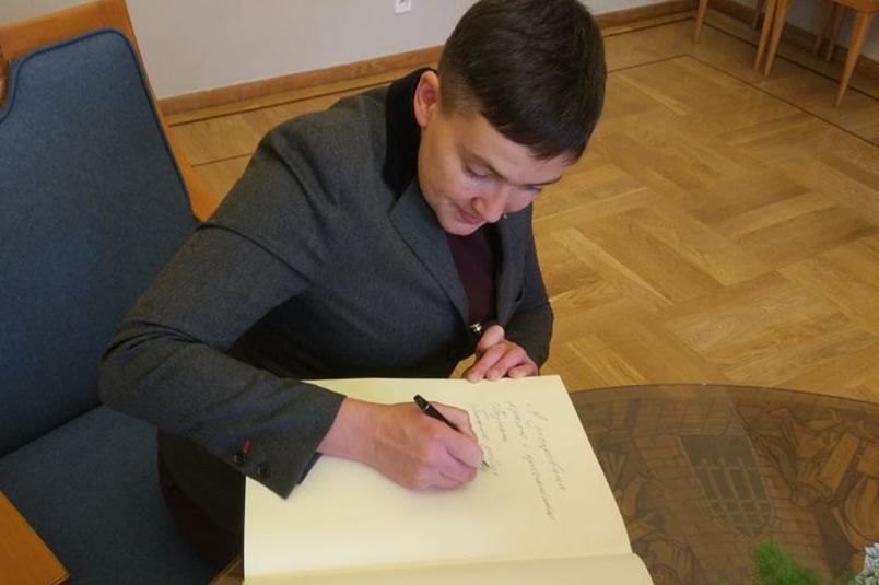 Савченко закликає Порошенка звільнити Луценка