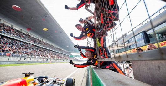 Після двох перемог «Феррарі» третій Гран-прі Китаю чемпіонату виграв гонщик «Ред булл»