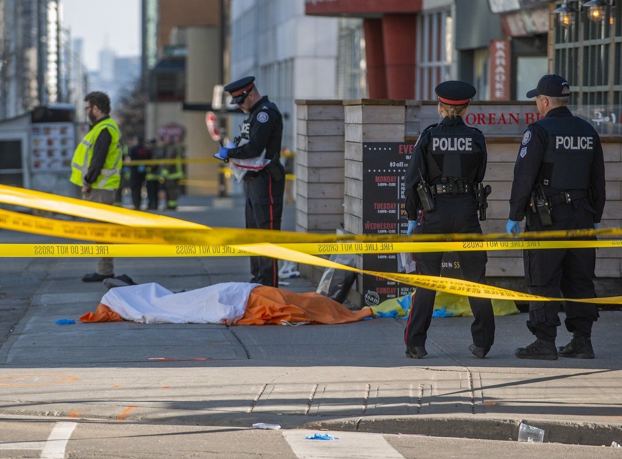 У Торонто мікроавтобус врізався в натовп: загинуло до 10 осіб