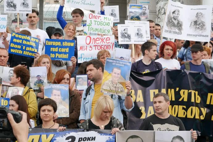 У Києві відбувся марш за звільнення політв'язнів і полонених (фото)