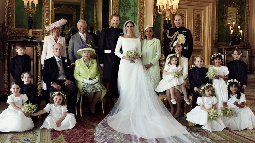 Принц Гаррі із дружиною Меган показали офіційні весільні фото