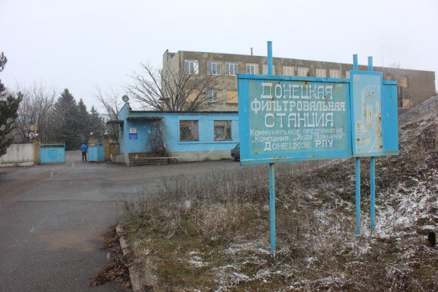 Біля Донецької фільтрувальної станції посилилися бої: робітники провели ніч в бомбосховищі