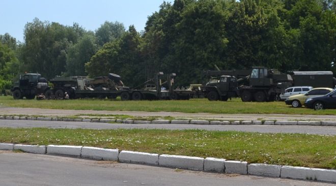 Мешканці Переяслав-Хмельницького перешкодили військовим забрати техніку в музей