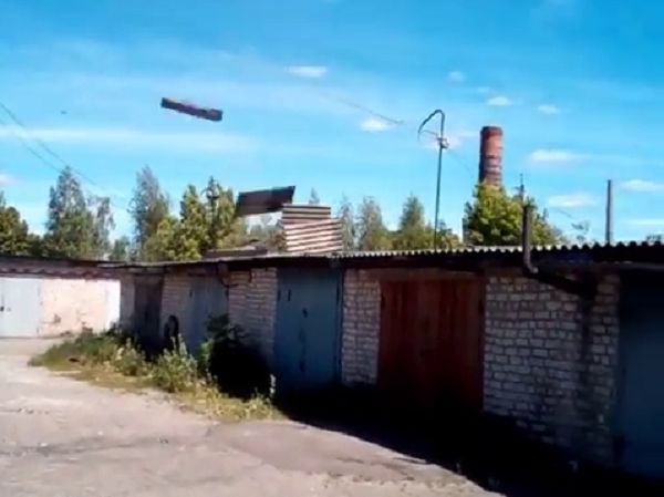 У Ямполі потужний смерч зірвав дах із гаража (відео)