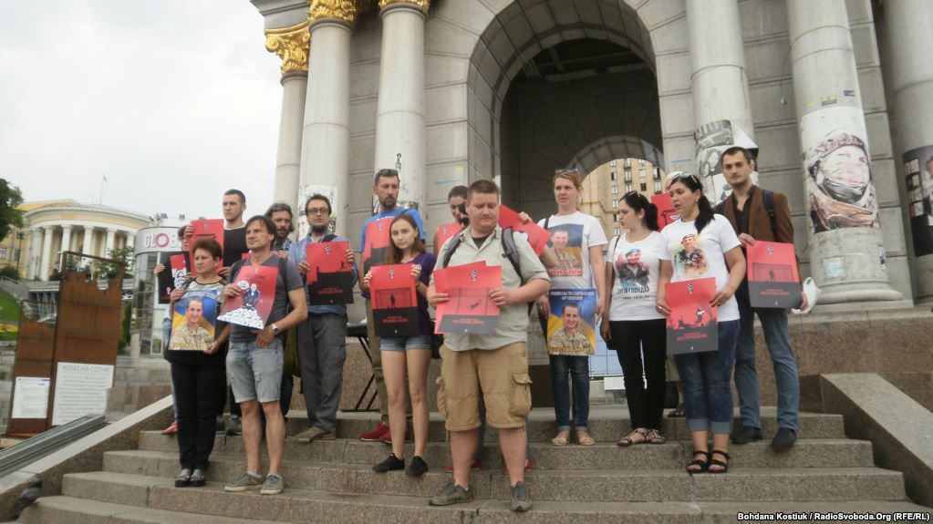 У центрі Києва Путіну показали "червону картку" (ФОТО)