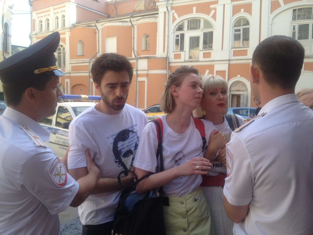 В Москві за підтримку Олега Сенцова затримали працівників «Teaтр.doc»