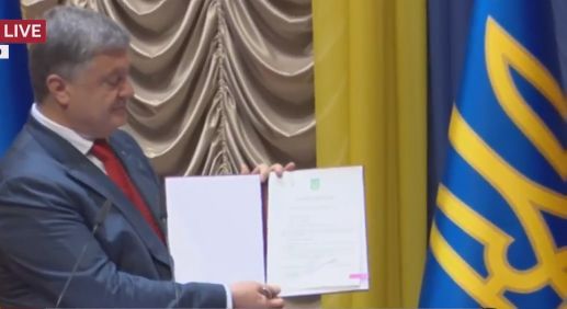 Порошенко у вузі в Києві підписав запуск Антикорупційного суду