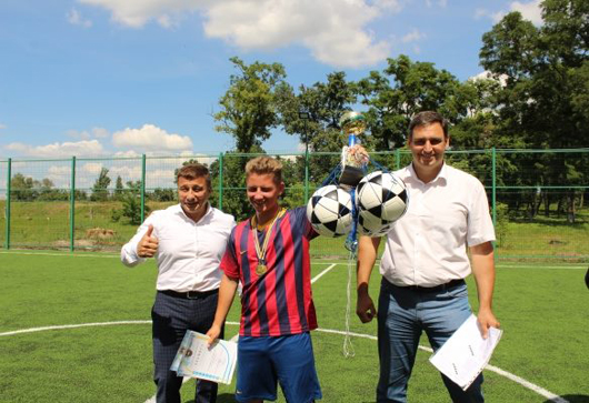 В селах Вознесенське та Гельмязів на Черкащині відкрили сучасні футбольні майданчики