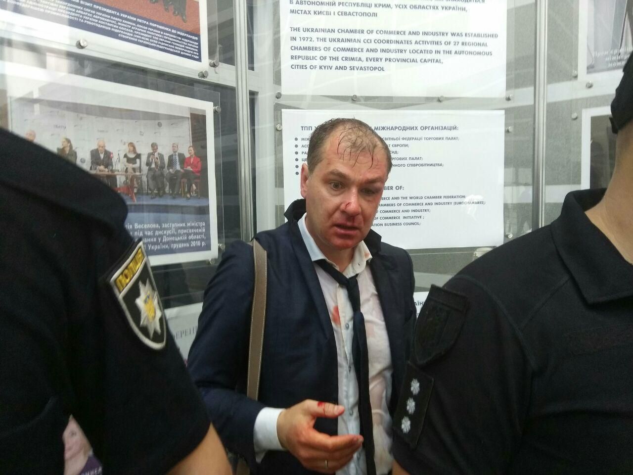 Керівника прокремлівської партії Олександра Савченка побили в Києві (фото)