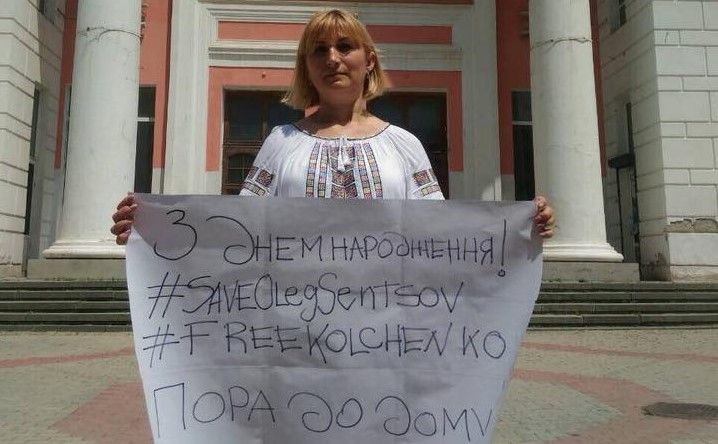 Мати політв'язня Кольченка вийшла в Криму на поодинокий пікет (фото)