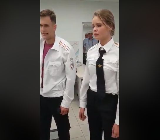 Затриманих на ЧС в Москві активістів Pussy Riot грубо допитали в поліції (відео)
