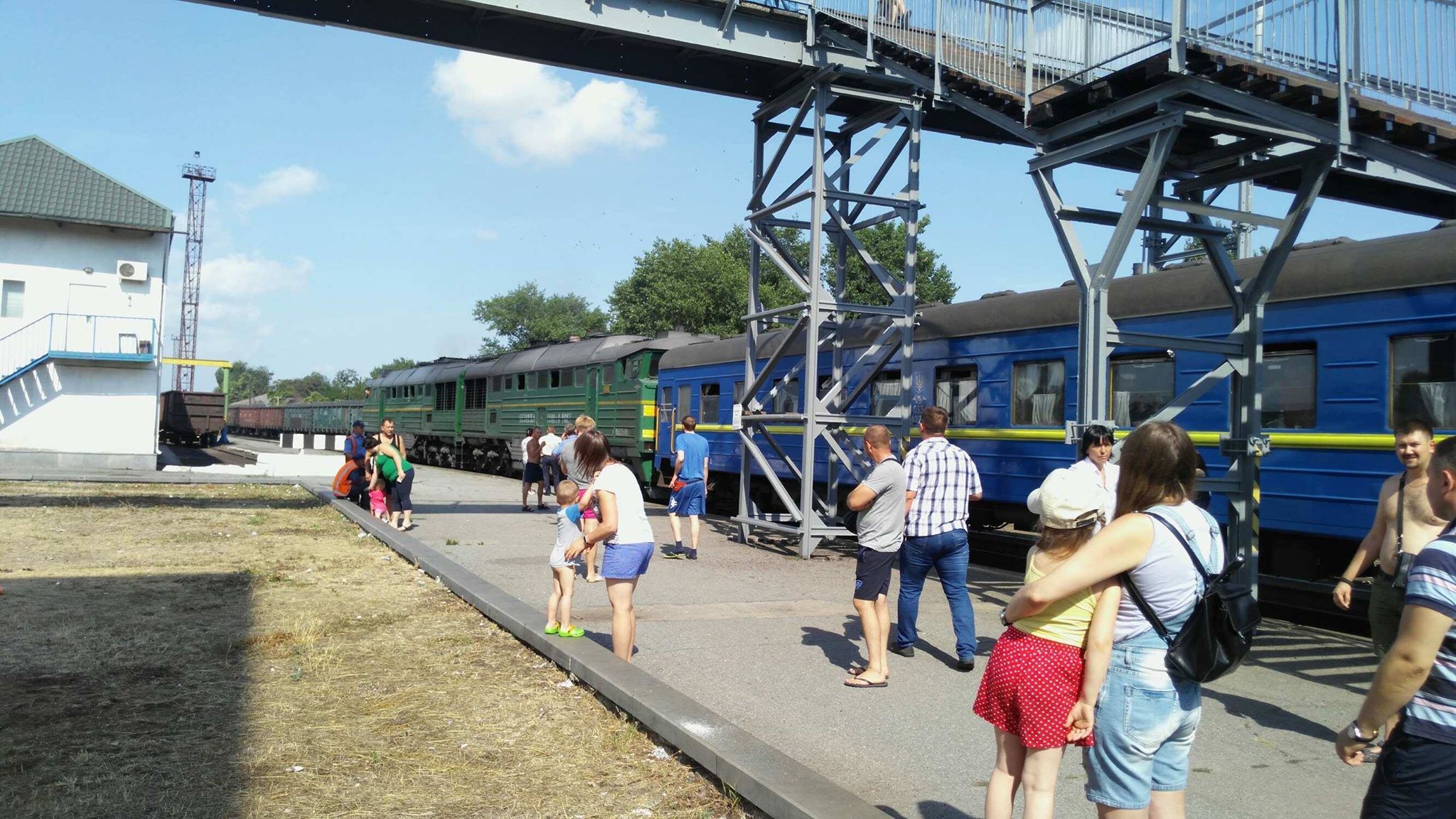 Локомотив врізався в потяг Київ - Бердянськ: 26 постраждалих (фото)