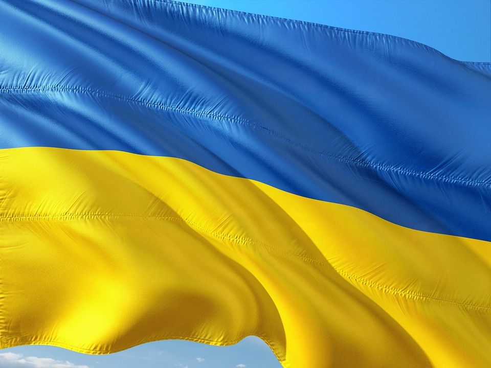 У Старобільську чоловік повернувся з заробітків у Росії і вчинив наругу над прапором України