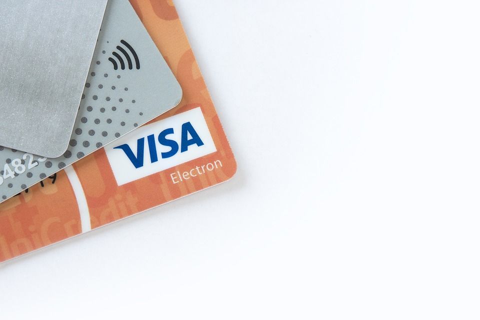 В окупованому Криму через санкції більше не обслуговуються картки Visa та Mastercard