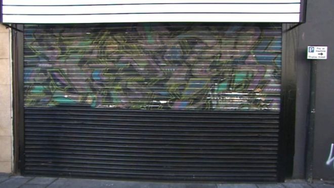 У Брістолі зафарбували частину муралу Бенксі на торговій крамниці