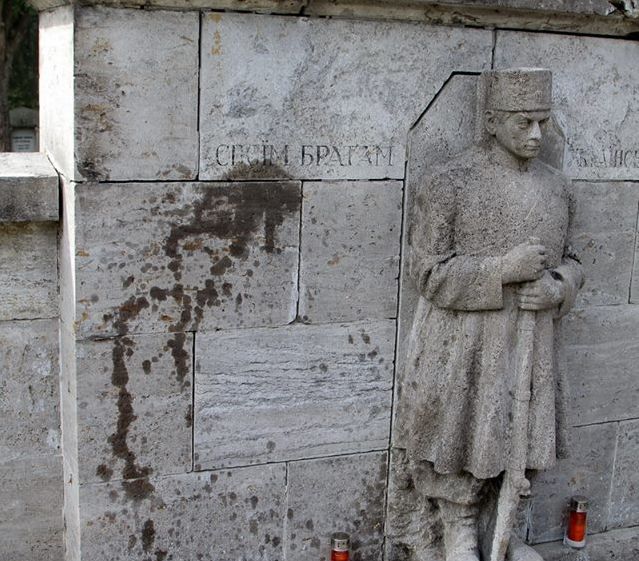 Пам'ятник військовополоненим України в Німеччині зіпсували вандали (фото)