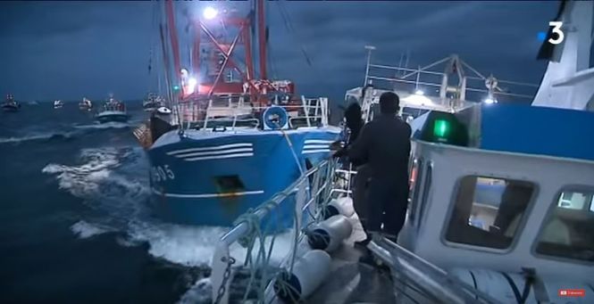 Британські та французькі рибалки домовилися припинити війну за гребінці у Ла-Манші