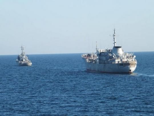 Військові кораблі України йдуть в Азовське море через Керченську протоку