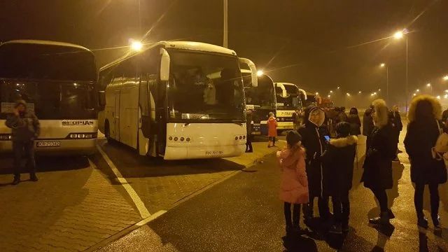 На кордоні з Польщею застрягли автобуси з дітьми через протести «євробляхарів»