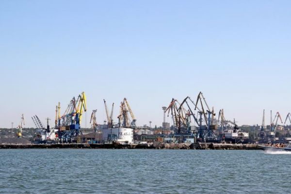 Морський порт Бердянська через блокаду Азова збиткує і скорочує робочий тиждень